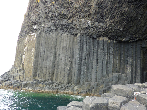 photo of entrance to Fingal's Cave